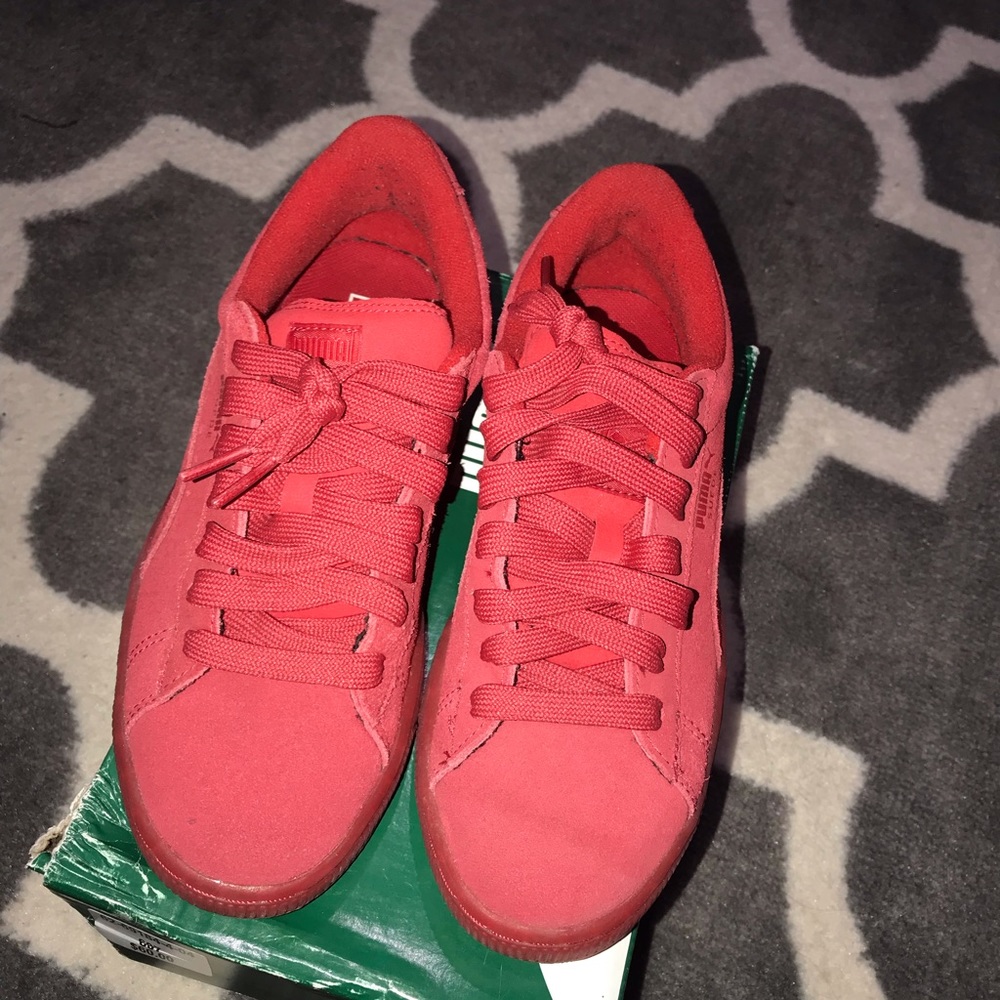 Red puma suede shoes / size. 4